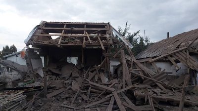 Війська РФ обстріляли два райони Дніпропетровщини: зруйнований будинок