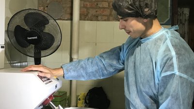 Вів свята у Харкові, а тепер пече вдома хліб: музикант Микола Матат організував на Житомирщині власну мініпекарню Вів свята у Харкові, а тепер пече вдома хліб: музикант Микола Матат організував на Житомирщині власну мініпекарню