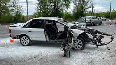Водій не впевнився в безпечності маневру та виїхав на зустрічну смугу: подробиці ДТП на Істоміна в Запоріжжі