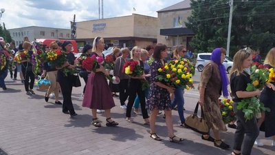 Загинули в один день: у Бобровиці попрощалися з трьома бійцями Загинули в один день: у Бобровиці попрощалися з трьома бійцями