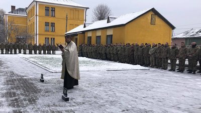В Ужгороді відбулося вшанування загиблих у боях під Дебальцевим В Ужгороді відбулося вшанування загиблих у боях під Дебальцевим