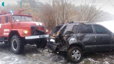 Дві ДТП на Рівненщині: машини перевернуло на дах Дві ДТП на Рівненщині: машини перевернуло на дах