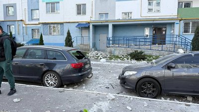 Момент удару РФ по будинку у Харкові потрапив на відео