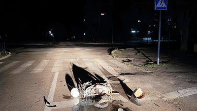 Наїхав на мопедиста та зник з місця події: у Миколаєві сталась ДТП