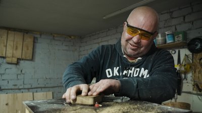 Столяр з Дергачів Олександр Хуснуллін