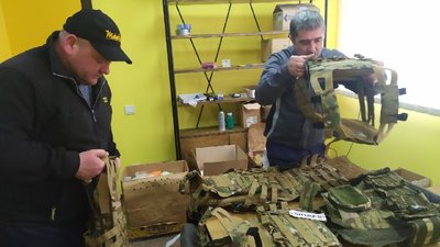 40 тонн допомоги військовим за 38 днів. Як працює гуманітарний центр у Долинській 40 тонн допомоги військовим за 38 днів. Як працює гуманітарний центр у Долинській