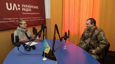 Ведуча радіопрограми Олена Роміцина й учасник бойових дій Олег Красіліч Ведуча радіопрограми Олена Роміцина й учасник бойових дій Олег Красіліч