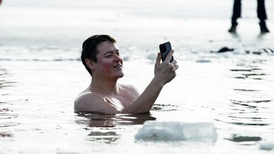 "Я вірянин, та мені просто подобається". Як кияни святкують Водохреще (ФОТОРЕПОРТАЖ)