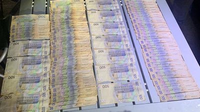 В Одесі поліцейського затримали на хабарі В Одесі поліцейського затримали на хабарі