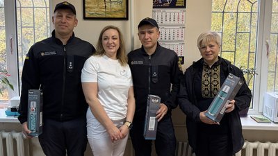 У Запоріжжі Віра Дєдова зустрілась з працівниками ДСНС, котрі врятували її з-під завалів