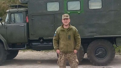 Олександр Нікітюк евакуйовує полеглих український військових з поля бою, вересень 2023. Фото з архіву Олександра Нікітюка Олександр Нікітюк евакуйовує полеглих український військових з поля бою, вересень 2023. Фото з архіву Олександра Нікітюка
