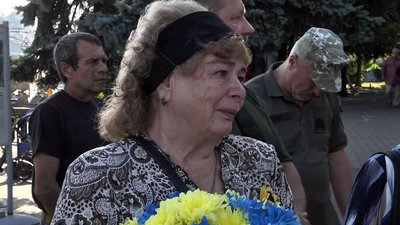 "Тяжко без нього жити, але треба заради дочки": у Луцьку вшанували пам'ять загиблих бійців "Тяжко без нього жити, але треба заради дочки": у Луцьку вшанували пам'ять загиблих бійців