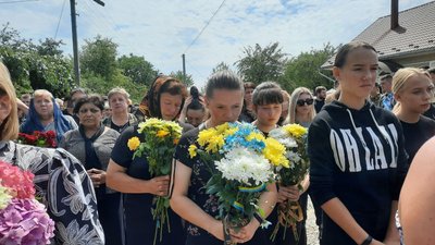 Загинув під час 100 бойового вильоту. На Прикарпатті поховали Героя України Олександра Кукурбу Загинув під час 100 бойового вильоту. На Прикарпатті поховали Героя України Олександра Кукурбу