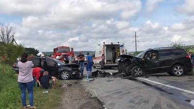 ДТП на Прикарпатті: двоє дітей та доросла у лікарні ДТП на Прикарпатті: двоє дітей та доросла у лікарні