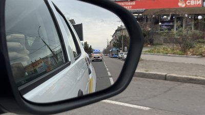Операція "Маячок" у Миколаєві: як водії реагують на проблискові маячки Операція "Маячок" у Миколаєві: як водії реагують на проблискові маячки