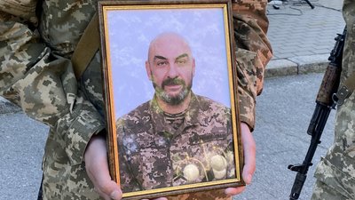 У Полтаві влаштували прощання з воїном Артуром Макеєвим: де служив та як загинув