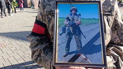 У Луцьку попрощалися з двома захисниками: Валерієм Семенюком та Анатолієм Мерчуком У Луцьку попрощалися з двома захисниками: Валерієм Семенюком та Анатолієм Мерчуком