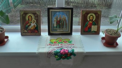 Ікони та вишивка у храмі Ікони та вишивка у храмі