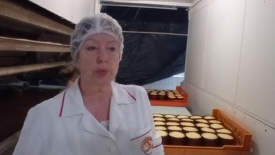 Сім тисяч пасок виготовляють за добу на Бердичівському хлібозаводі на Житомирщині Сім тисяч пасок виготовляють за добу на Бердичівському хлібозаводі на Житомирщині