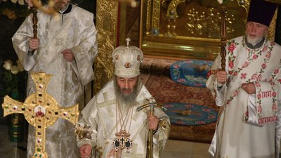 Просто неба та в інших храмах: як УПЦ МП проводитиме різдвяну службу в Лаврі