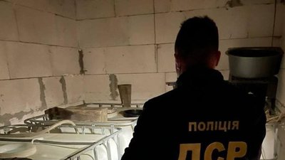 Під час обшуків на Волині вилучили алкоголю та цигарок на майже 400 тисяч гривень Під час обшуків на Волині вилучили алкоголю та цигарок на майже 400 тисяч гривень