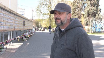 Чи планують переносити стелу загиблих воїнів із Театрального майдані у Луцьку Чи планують переносити стелу загиблих воїнів із Театрального майдані у Луцьку