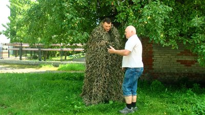 “Чим можемо, тим допомагаємо”: як на Вінниччині плетуть експериментальні маскувальні сітки від російських безпілотників “Чим можемо, тим допомагаємо”: як на Вінниччині плетуть експериментальні маскувальні сітки від російських безпілотників