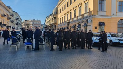 Правоохоронці Одеської області отримали 17 нових автомобілів та гвинтівки Правоохоронці Одеської області отримали 17 нових автомобілів та гвинтівки