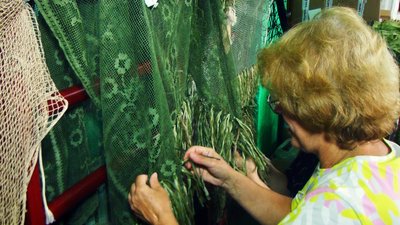 В кольорах вигорілої трави та дерев: у Вінниці волонтери виготовляють кікімори для захисників В кольорах вигорілої трави та дерев: у Вінниці волонтери виготовляють кікімори для захисників