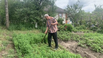 250 кілометрів пішки: на Тернопільщині проживає переселенець з Херсонщини 250 кілометрів пішки: на Тернопільщині проживає переселенець з Херсонщини