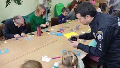У Полтаві влаштували майстер-клас із виготовлення світлоповертальних елементів У Полтаві влаштували майстер-клас із виготовлення світлоповертальних елементів
