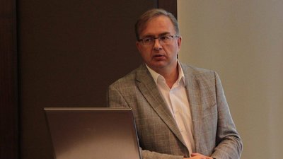Фантомна сирена та синдром вцілілого. Розмова з психіатром у Чернівцях про стрес через війну