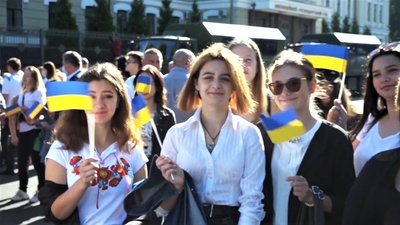 На проспекті Незалежності у Харкові підняли прапор України: відео