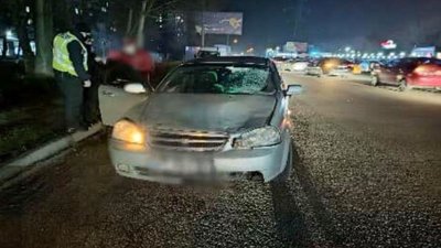 Перебігав дорогу і загинув під колесами двох авто: у Херсоні сталася ДТП Перебігав дорогу і загинув під колесами двох авто: у Херсоні сталася ДТП