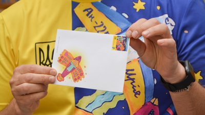 В Одесі люди вишикувалися у чергу за новою маркою Укрпошти "Мрія". ФОТО. ВІДЕО
