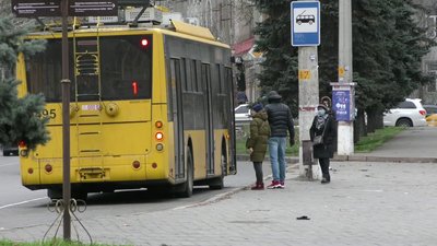 У Херсоні скасування пільг на проїзд у громадському транспорті розглядають у суді: які думки містян