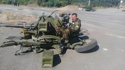 "Щоб врятуватись під Бахмутом, повзли полем півтора кілометра". Історія військового з Кропивницького "Щоб врятуватись під Бахмутом, повзли полем півтора кілометра". Історія військового з Кропивницького