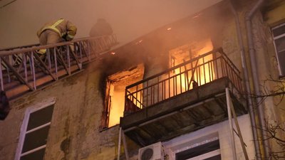 У Салтівському районі Харкова зайнялася пожежа в багатоквартирному будинку: площа займання становить 150 кв. метрів