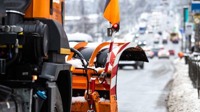 У Києві та області ліквідовують наслідки снігопаду