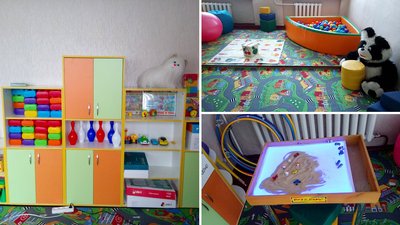 Є ресурсна кімната, з дітьми займаються, використовуючи світлову пісочницю Є ресурсна кімната, з дітьми займаються, використовуючи світлову пісочницю
