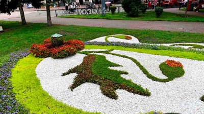 У Києві до Дня Незалежності створили понад 10 патріотичних квітників