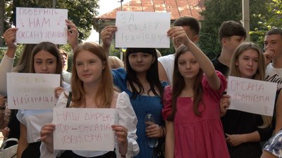 Учні Кіцманського ліцеюна мітингу Учні Кіцманського ліцеюна мітингу
