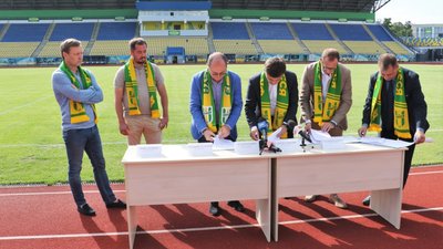 Житомирський футбольний клуб "Полісся" планують передати іншому власнику Житомирський футбольний клуб "Полісся" планують передати іншому власнику