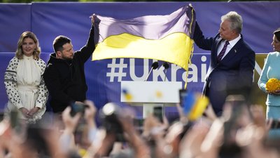 "Україна зробить НАТО сильніше". Зеленський виступив на головній площі Вільнюса. СУСПІЛЬНЕ | ВІДЕОНОВИНИ