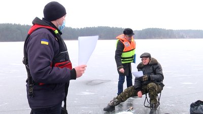 Аби запобігти трагічним випадкам на льоду, рятувальники Житомирщини проводять профілактичні рейди Аби запобігти трагічним випадкам на льоду, рятувальники Житомирщини проводять профілактичні рейди