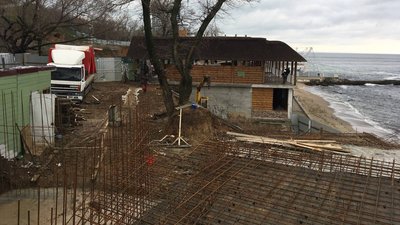 "Втратили останню рельєфну скелю". Попри заборону на убережжі Одеси триває будівництво "Втратили останню рельєфну скелю". Попри заборону на убережжі Одеси триває будівництво