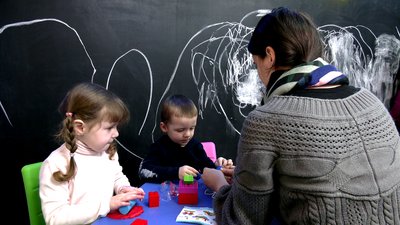 "Це місце підтримки сімей з дітьми": у Рівному запрацювала розважальна локація від ЮНІСЕФ "Це місце підтримки сімей з дітьми": у Рівному запрацювала розважальна локація від ЮНІСЕФ