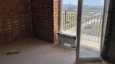 Ракетний удар по Одесі: місцеві жителі ліквідовують наслідки у квартирах Ракетний удар по Одесі: місцеві жителі ліквідовують наслідки у квартирах