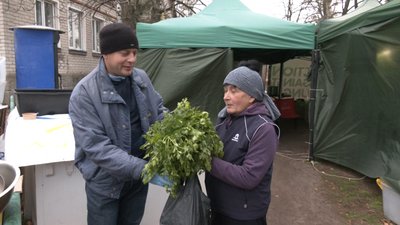 Волонтери гарячі обіди жителі деокуповане село Студенок Харківська область Волонтери гарячі обіди жителі деокуповане село Студенок Харківська область