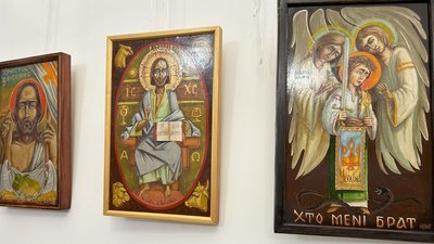 "Частина намолених ікон зі Сходу": у Дубенському замку на Рівненщині відкрили виставку робіт священника "Частина намолених ікон зі Сходу": у Дубенському замку на Рівненщині відкрили виставку робіт священника
